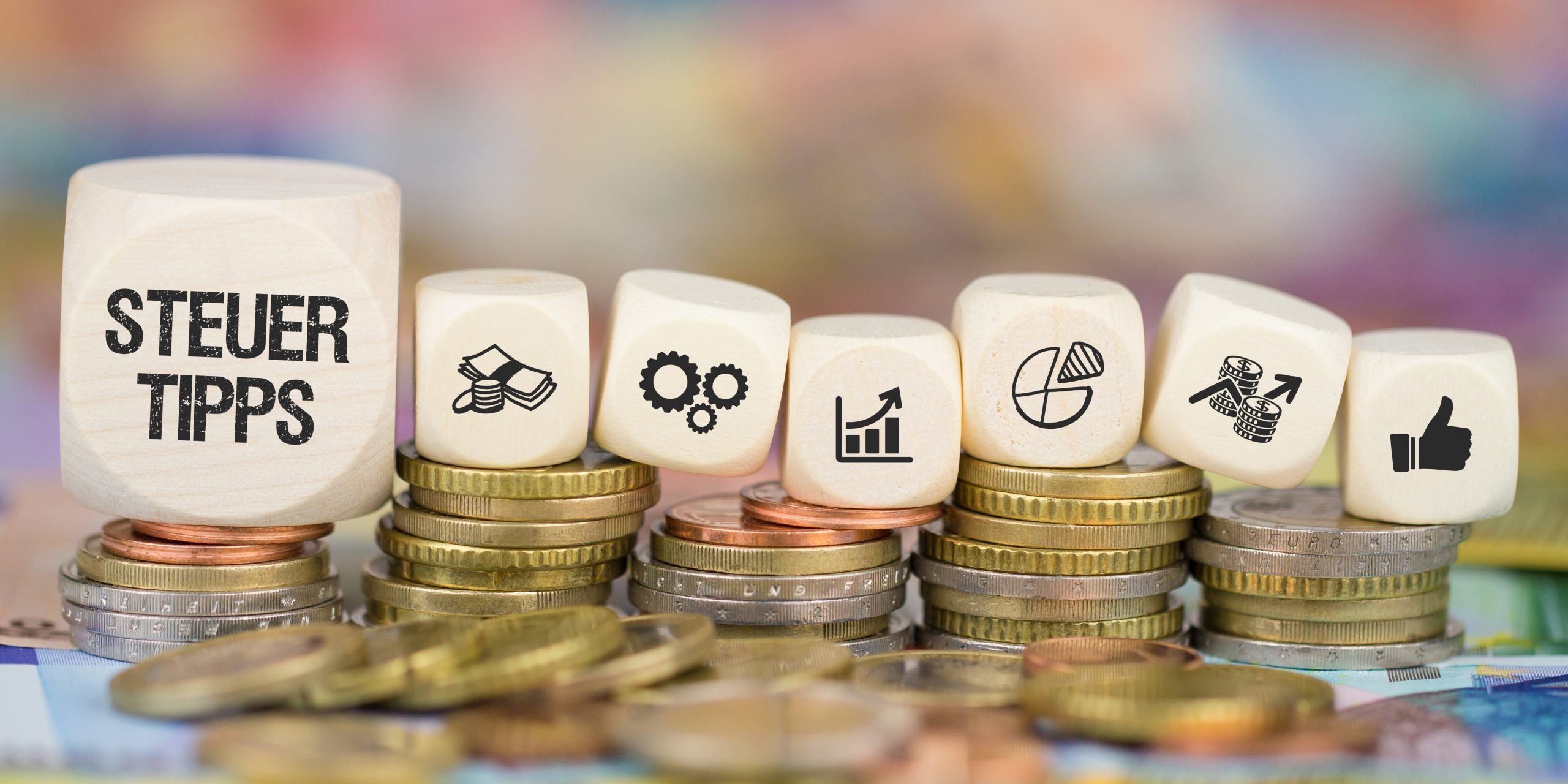 Steuertipps auf Münzenstapel
